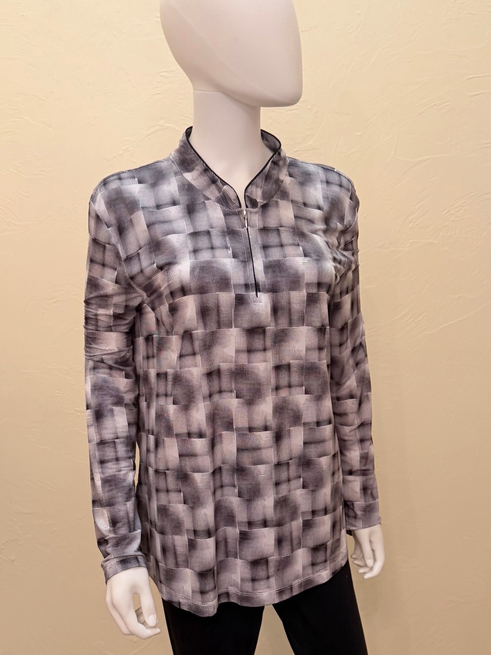 jamie sadock Gray Geometric Half-Zip Long Sleeve Top - Sunsense XL